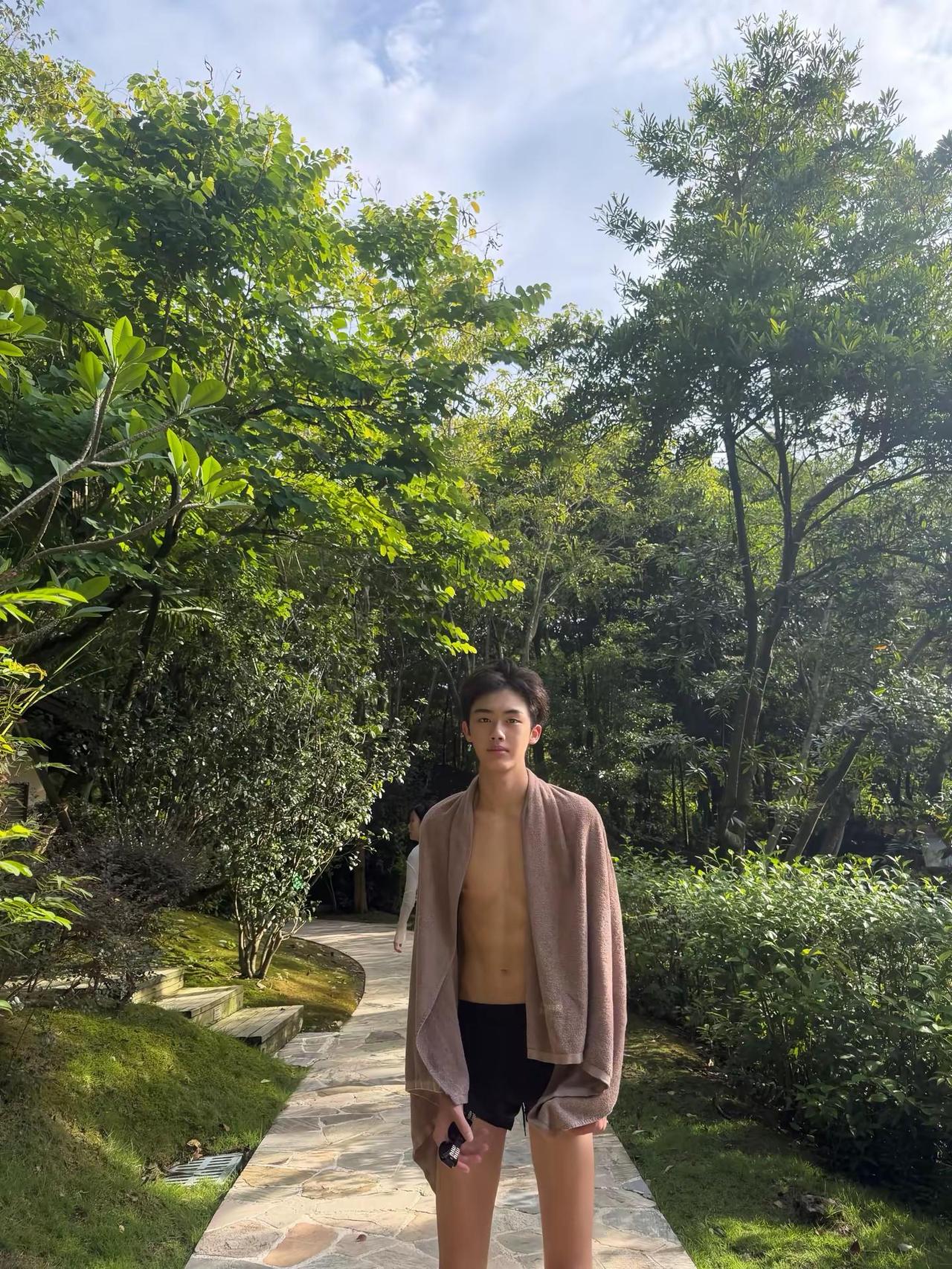 不要嘲笑我没有刘海呀