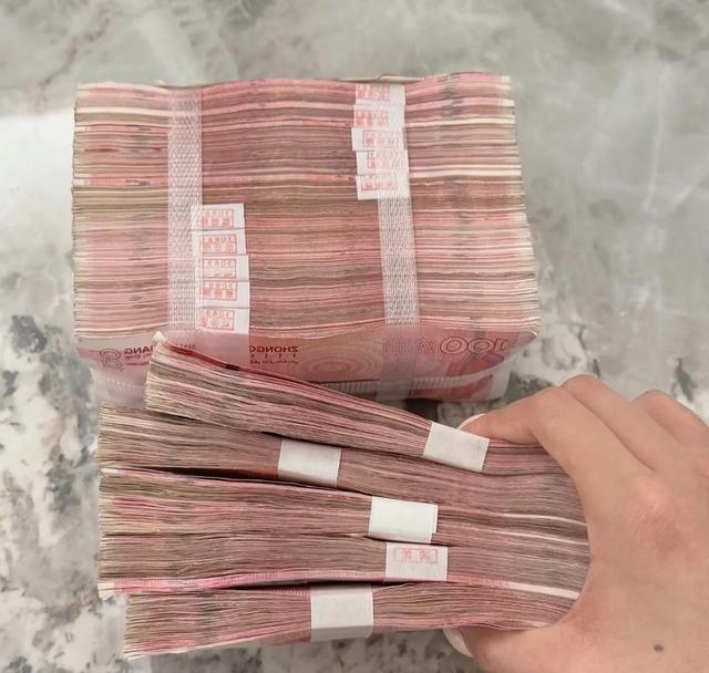 现在这个局势，油价上涨黄金暴跌，但凡你手里有10万20万现金的，千万不要觉得现在