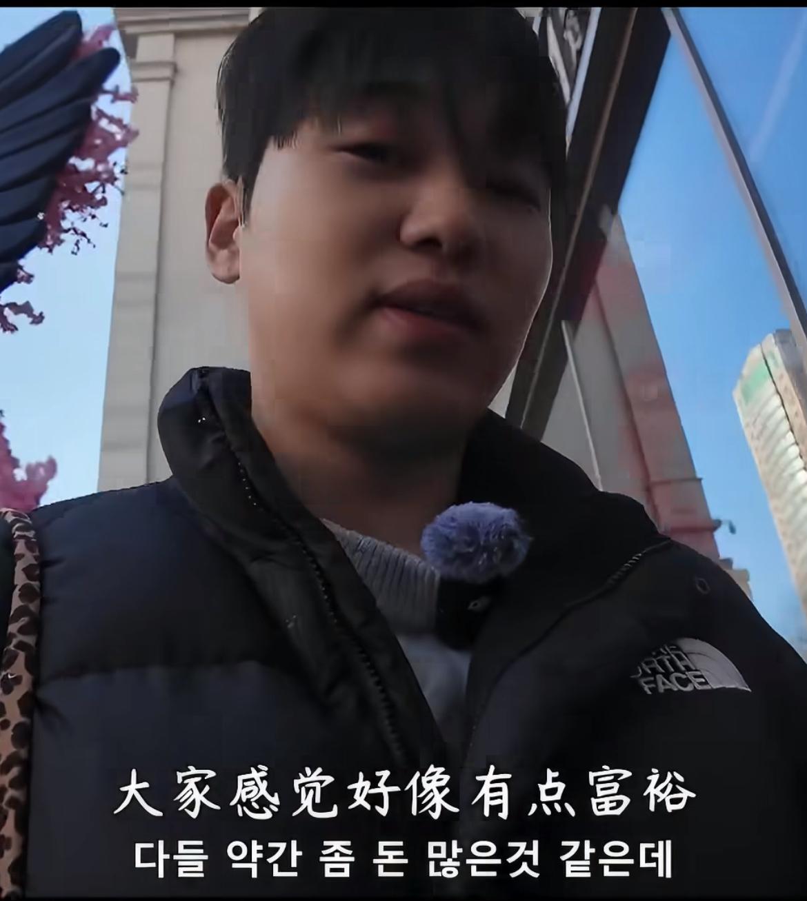 韩国博主到新疆旅游看到大型商场，惊呼“感觉大家有点富裕”这里都是大品牌看起来好奢