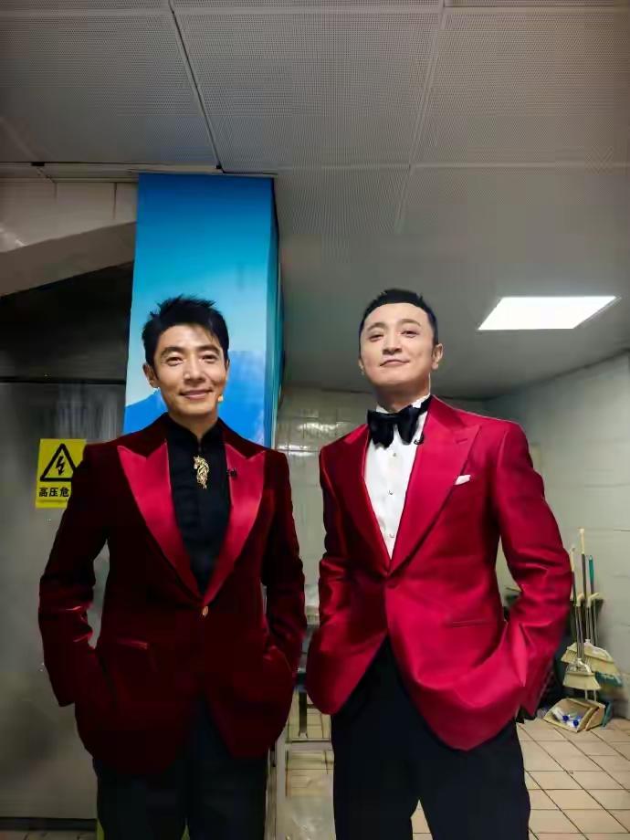 尼格买提已经主持12年春晚了十二年主持生涯，见证成长与担当。尼格买提从“超绝放松