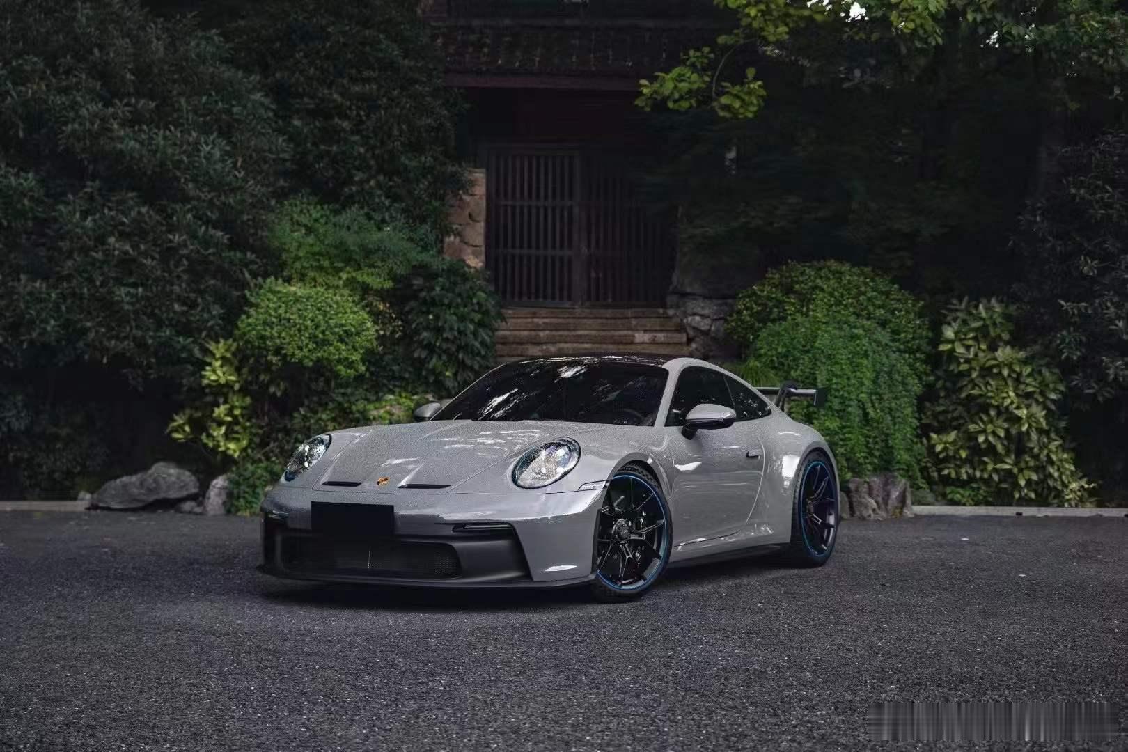 保时捷992 GT3 4.0Na，选配PTS中国灰 黑内 陶瓷刹车 灭火器、美规