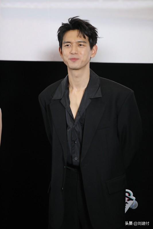 宋宁峰承认婚内出轨 4月1日，演员宋宁峰发长文承认婚内出轨并致歉，这剧情反转得令