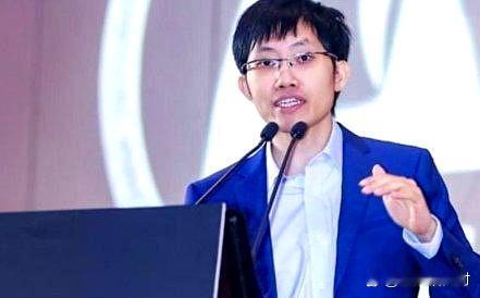 给AI套上缰绳：从神坛跌落后，我们该如何直面技术的双刃剑？

不到一年光景，曾被