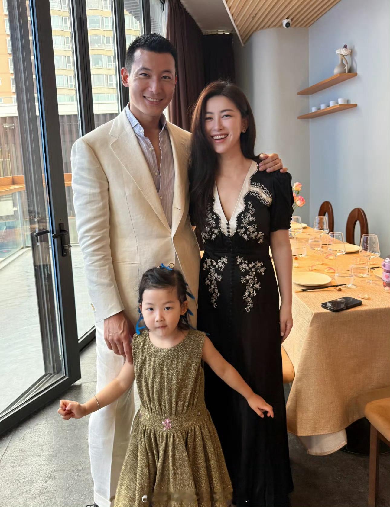 朱珠 面无表情把老公挤开姐姐太美了