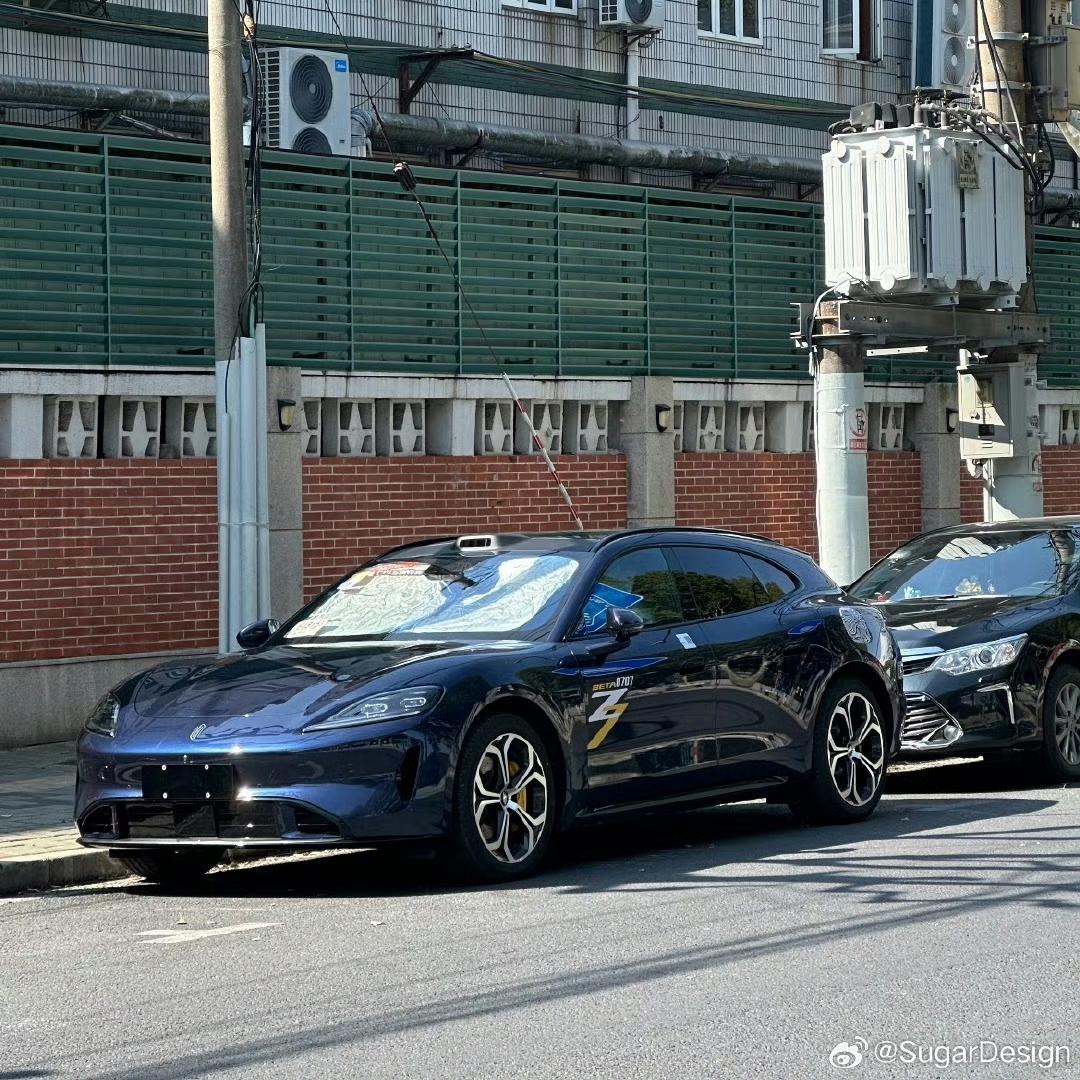 尚界Z7T无伪装高清街拍曝光！

这款车看起来也是非常的帅气，目前这款车已经到了