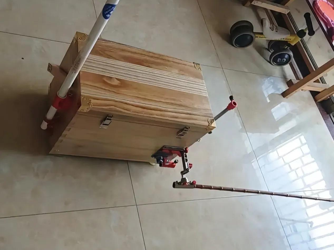 钓鱼圈人才辈出啊，各类奇葩的DIY渔具也是层出不穷，这不，在网上又看到一个大神制