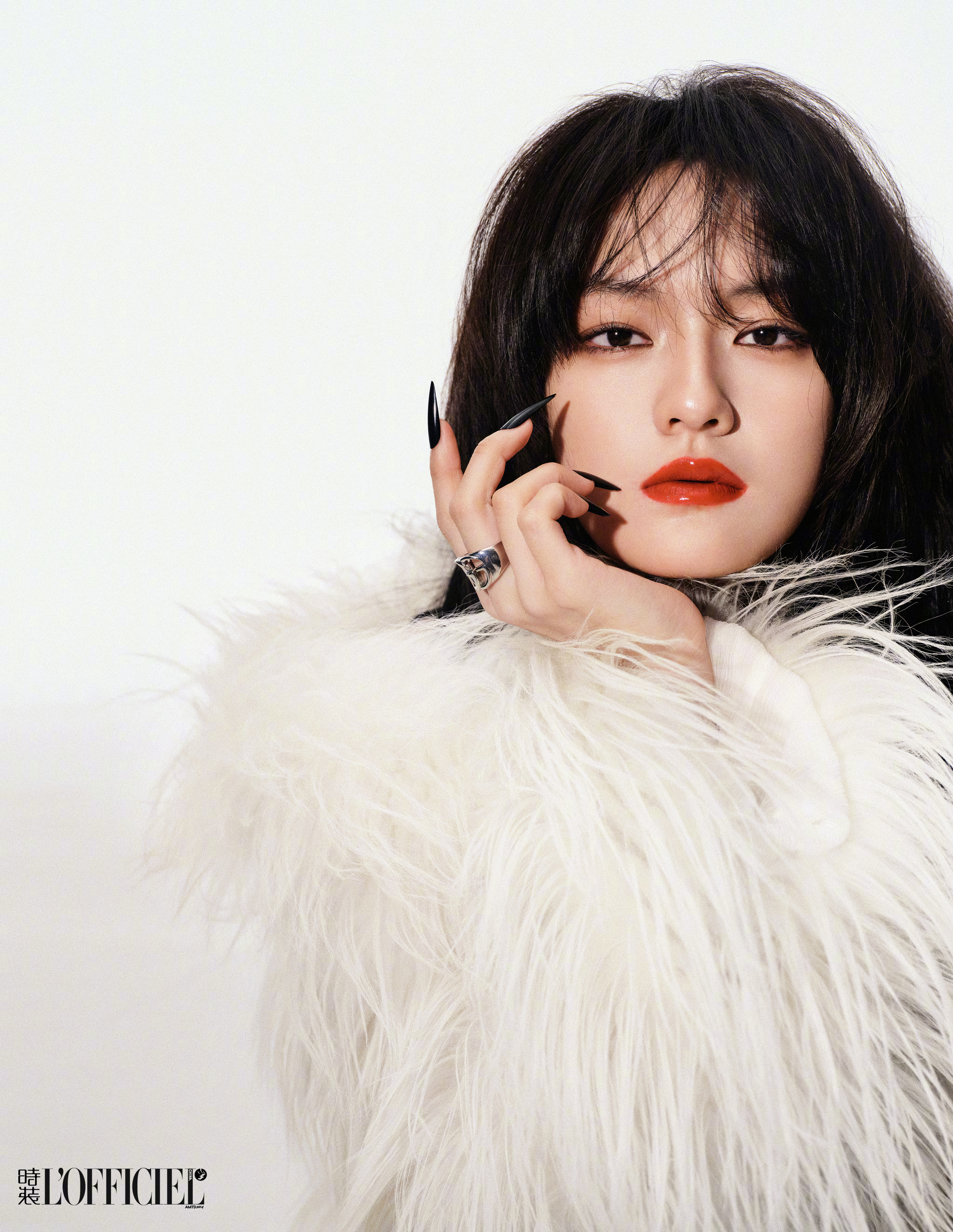 赏图bot 文淇，《时装》五月刊封面，摄影：王子千 