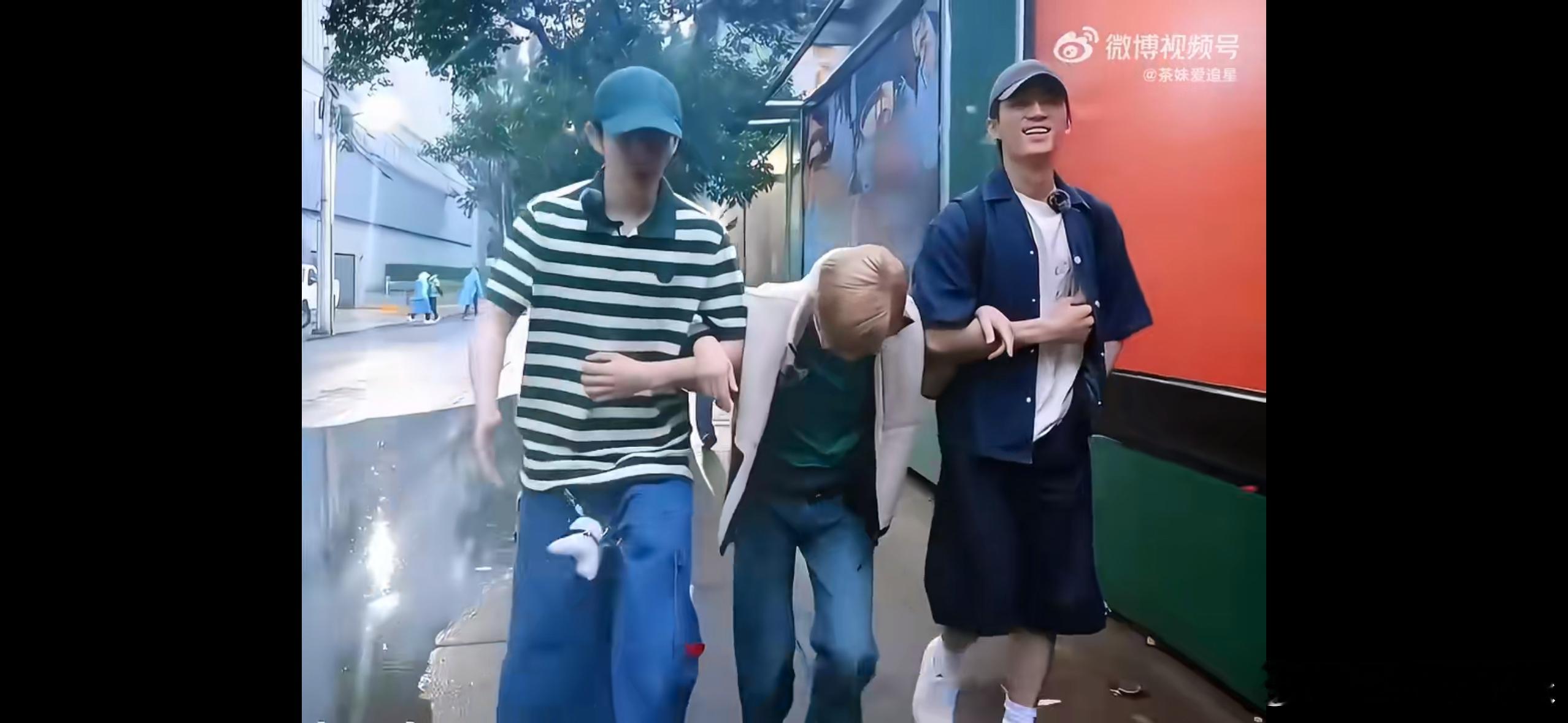 吴君如被邓为王星越喊小如乐开花吴君如花少8左手王星越右手邓为花少团整体氛围松弛真