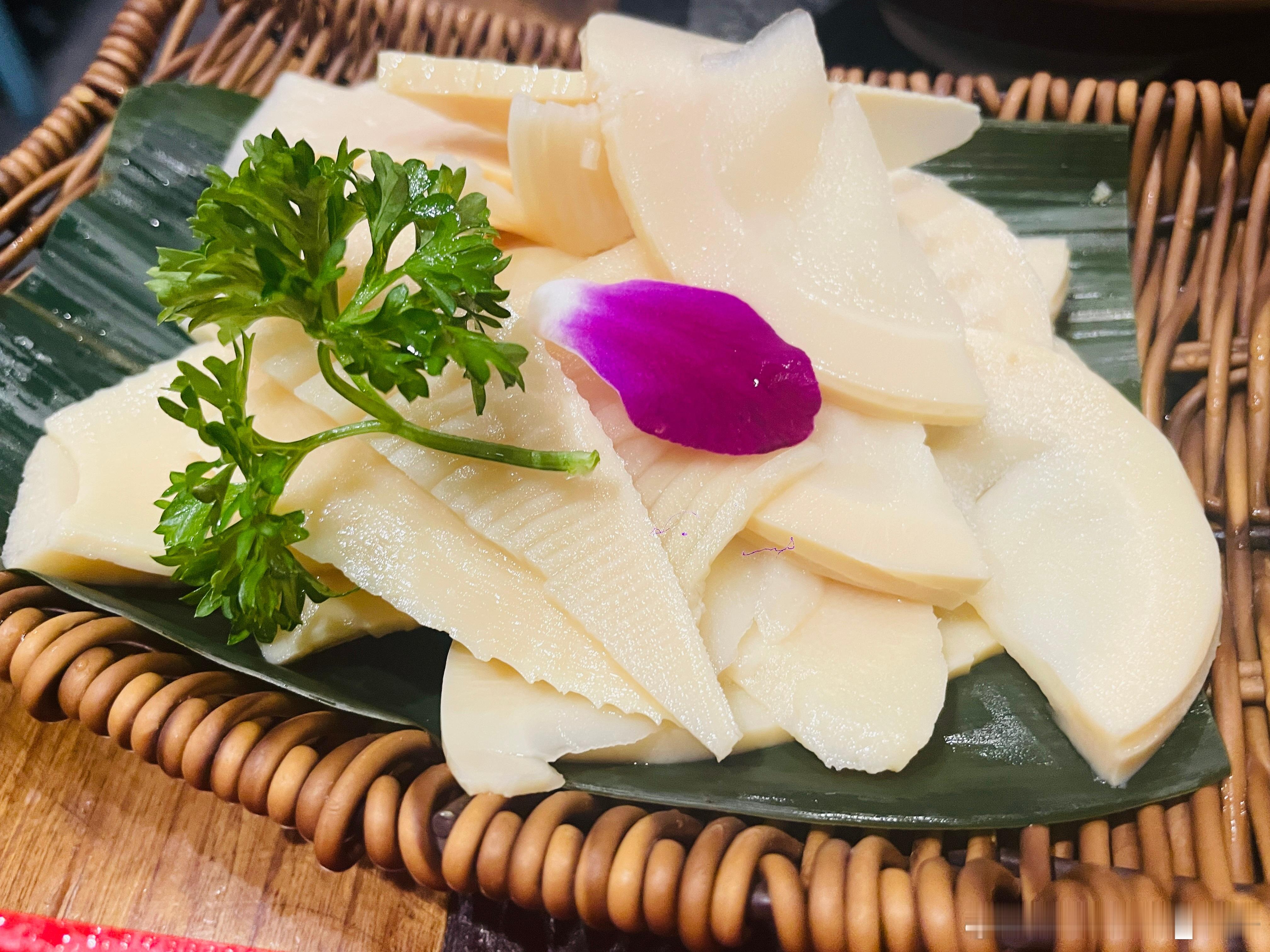 生活手记铜锅沸，围炉涮肉闲话旧游。掐指一算，明年竟然就是搭伙访古的第十个年头了。