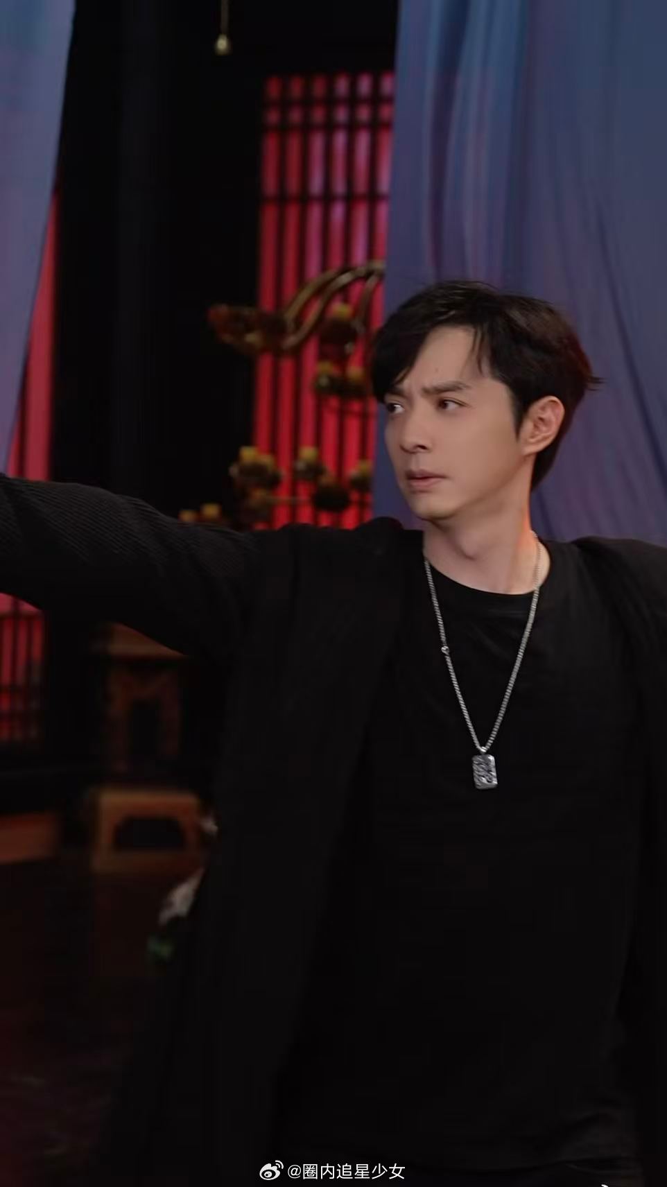 刘智扬灵摆结局又穿赵吏衣服灵魂摆渡十年 曾经总有人为他遮风挡雨，如今他身披黑衣执