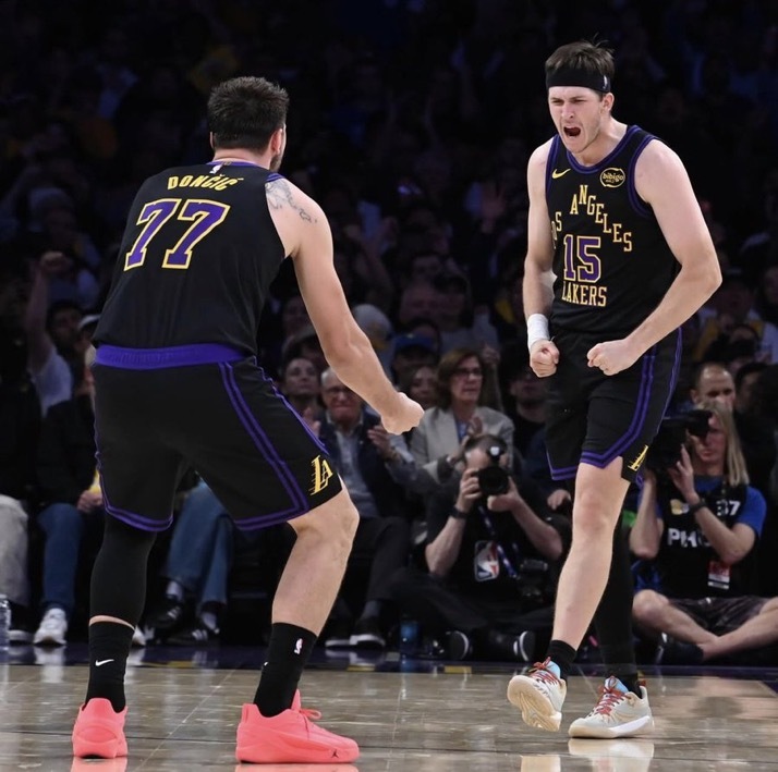大胆预测奥斯汀·里夫斯下赛季的统计数据：- 23.5 PPG - 3.7 RPG