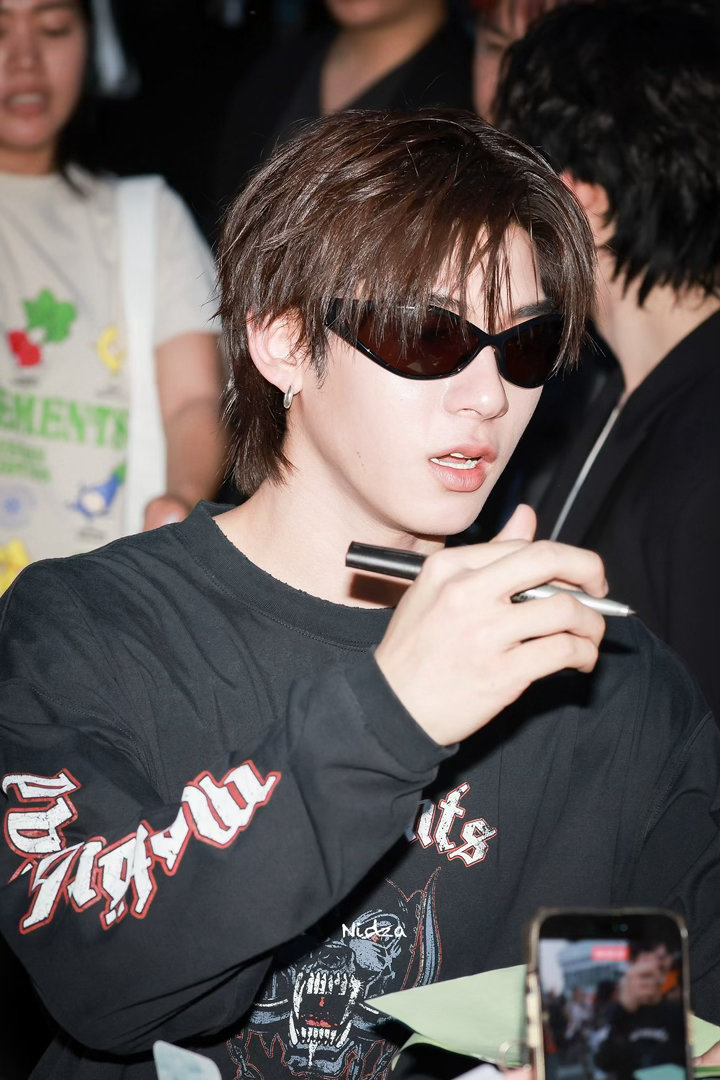 两个人去巴黎发誓要狠狠出片 