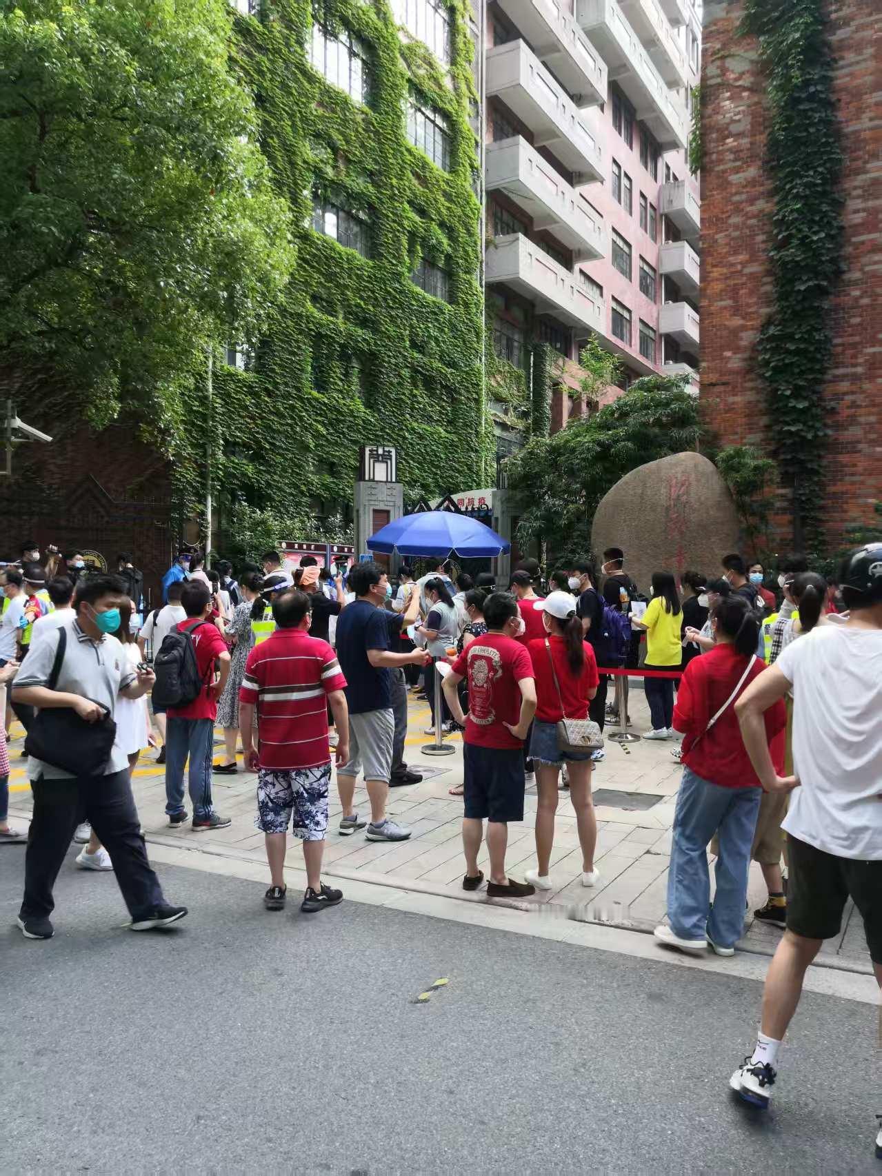 2022年上海高考是很特殊的一年，7月7号到7月9日举行，我女儿就是2022届高