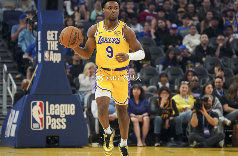 NBA常规赛，湖人108-132不敌太阳。此役湖人后卫布朗尼出场10分钟三分2投