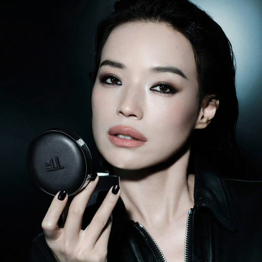 品牌全球大使#舒淇# 出镜TOM FORD Beauty 最新广告大片，是不是看