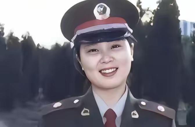 1989年，22岁的陈薇从浙大保送清华读研。在火车上，她爱上了比自己大十二岁的男