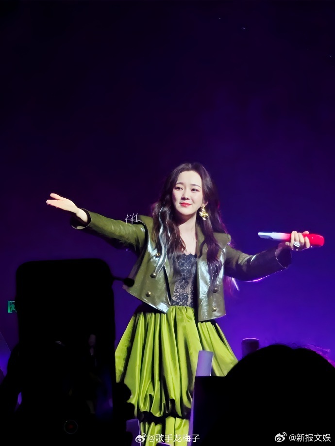 龙梅子采访提到十个勤天 龙梅子微博文化交流之夜采访 龙梅子歌曲灵感来源