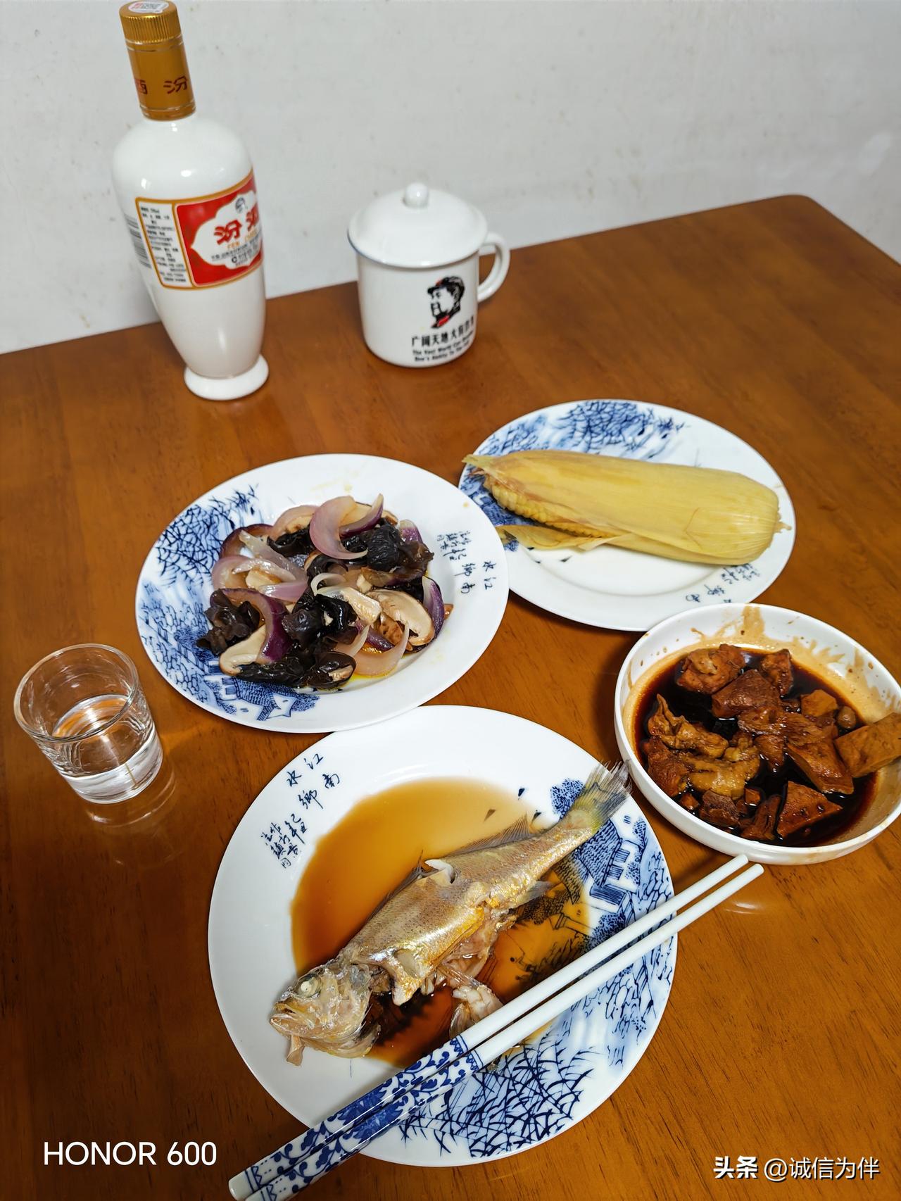 单身男人没有家，只有屋子。73岁单身老男人赴内蒙古之约八天，昨天黄昏终于回上海的