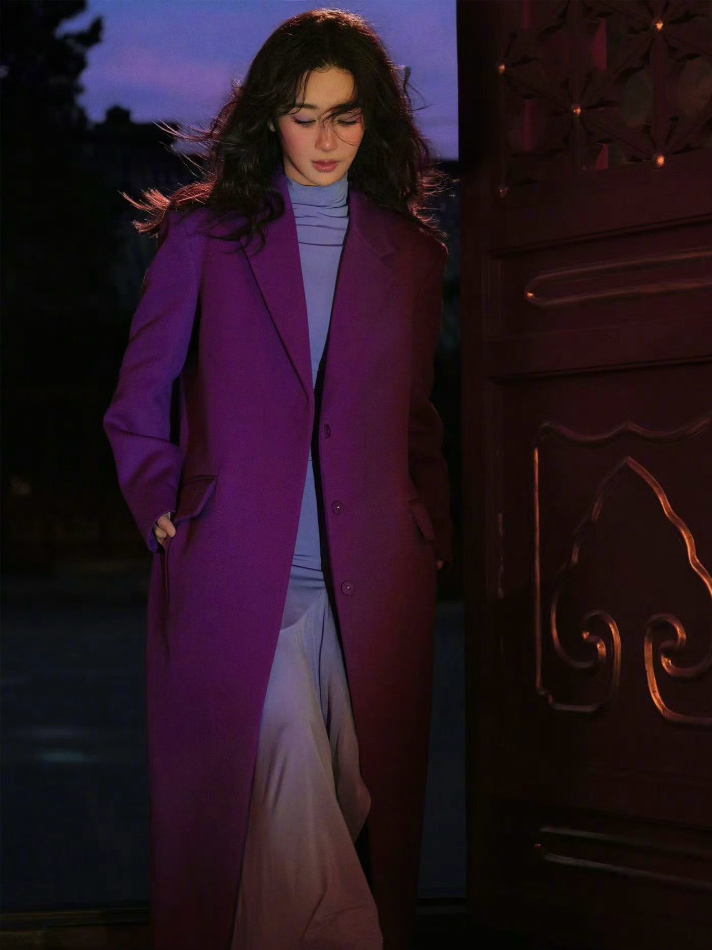 杨紫时尚COSMO九月刊封面预告，打响今年金九大战第一枪，身着Balenciag