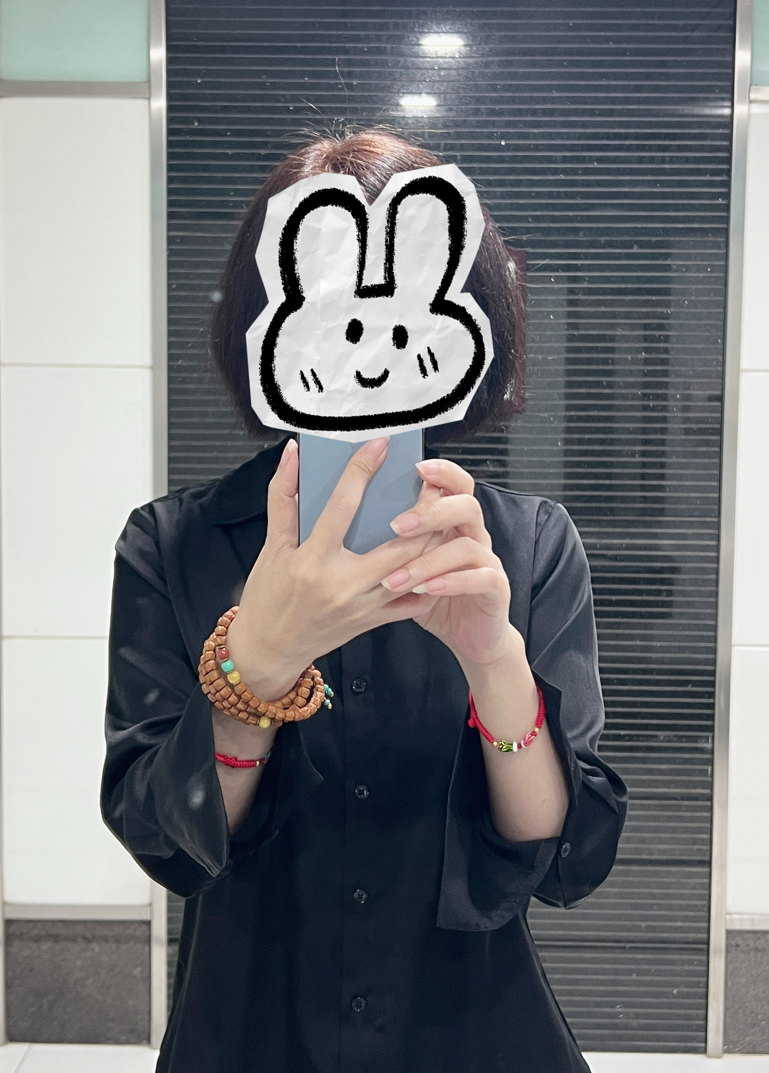 去剪了个头发，感觉精神多了，要不整个人有些废废的…… 