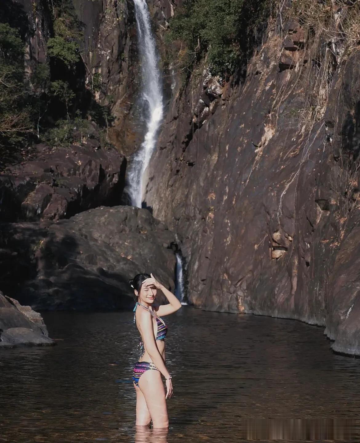 泰国华欣，靠海边，有山有海，筷子山就是这里著名的旅游胜地，在山里，有灿烂的阳光，