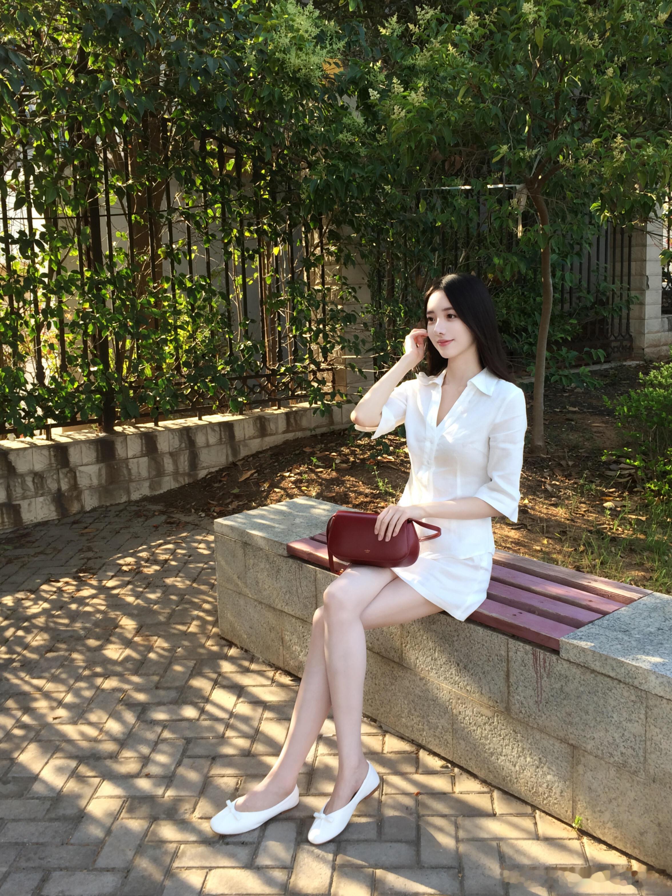 乖巧的女孩儿～ ​​​