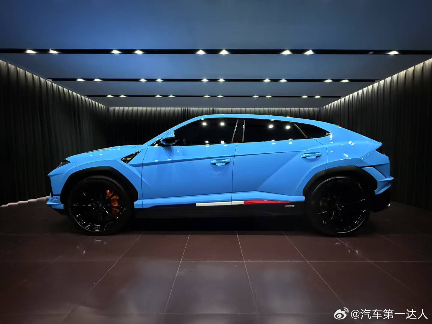兰博基尼Urus S，原厂选配17w特殊漆，Baby blue蓝，唯一配色 ​​