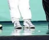 在舞台上踩高跷干嘛 