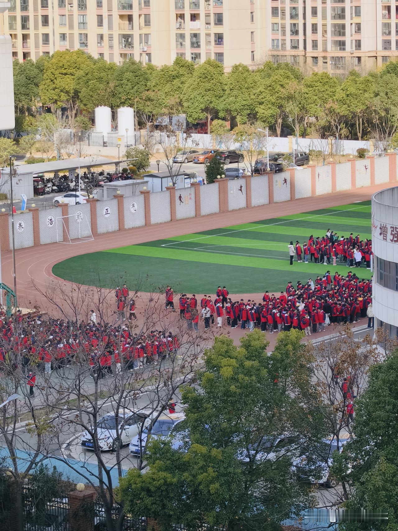 致头条：你能不能给老创作者多一点流量？
 
对今日头条，大抵是所有老玩家心中又爱