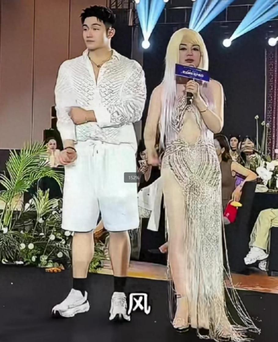 55岁于文红带25岁男友出席上海高端名媛聚会！

于文红当年55岁，一手创办虞美