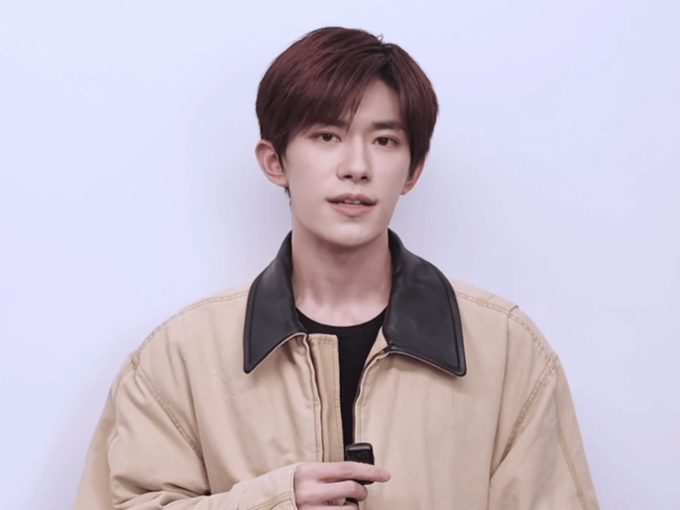 王源王俊凯为易烊千玺庆生表面一团和气 私下呜呜哈哈 