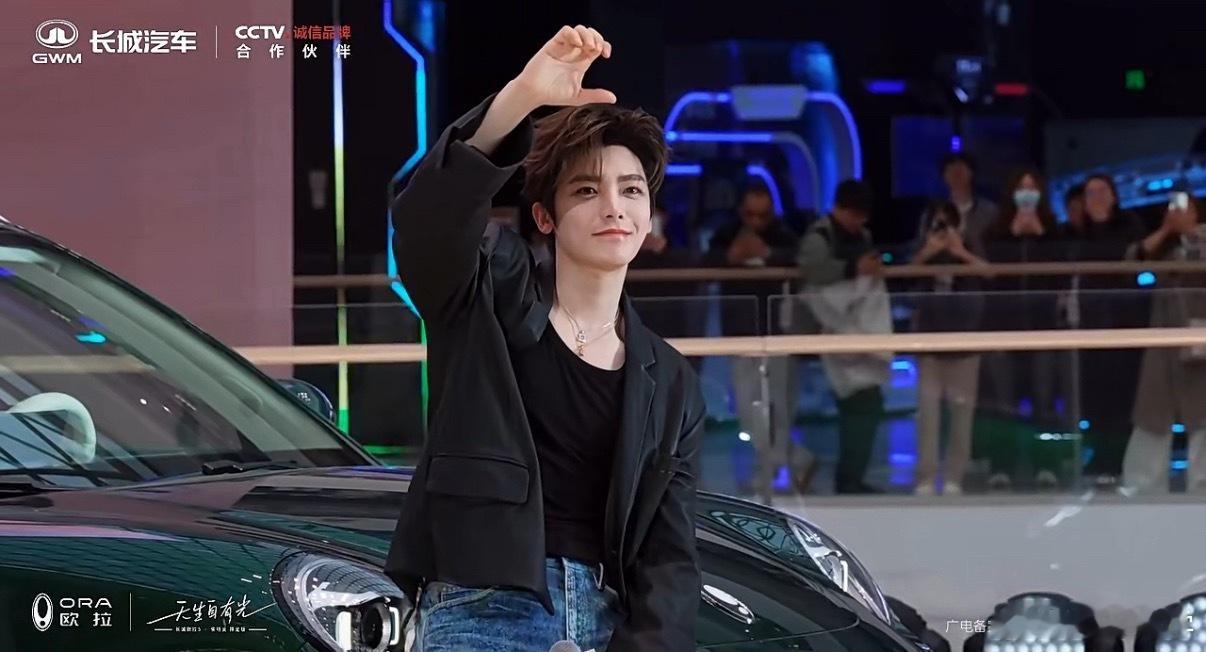 4月13日，保定爱情广场，长城欧拉5限定版交付仪式长城欧拉5 x 侯明昊限定版 