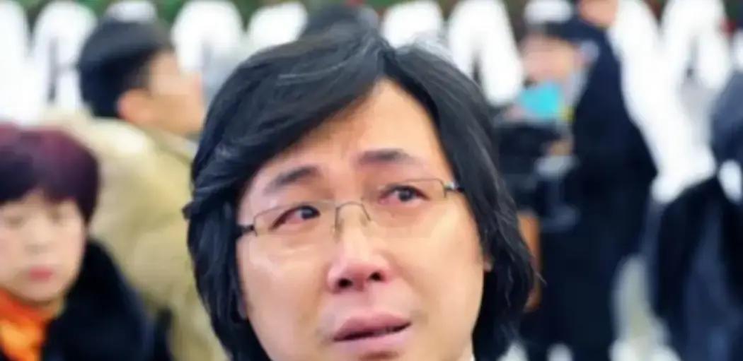 廖昌永在节目里说起想把七十多岁的老妈从四川接来上海一起住，先绕了一大圈才跟老婆王