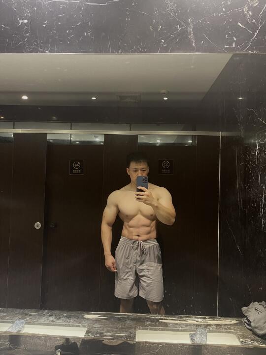 腹肌这个东西 练一下不就有了么🤪背卡