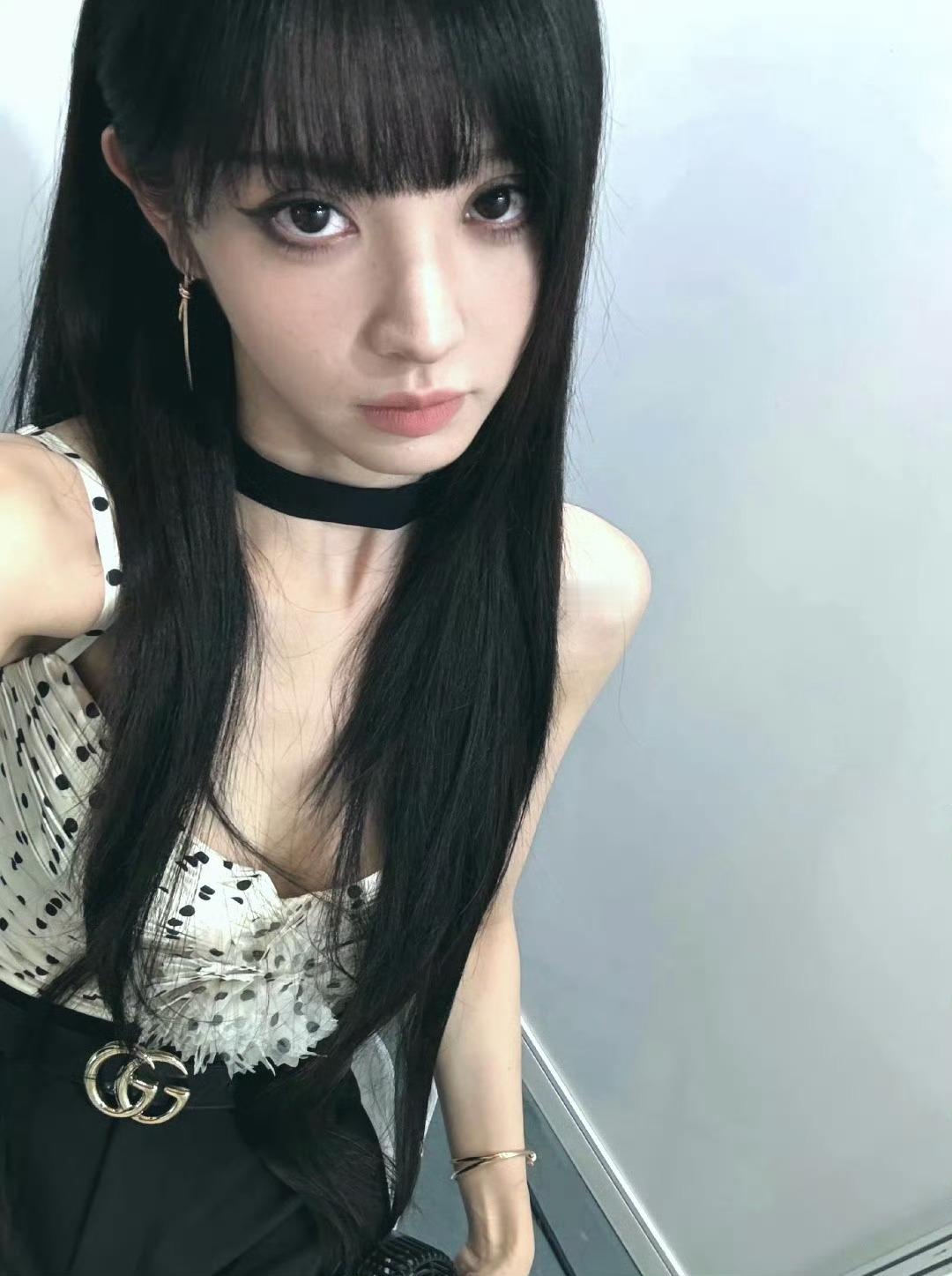 田曦薇是刘海黑长直最权威的姐姐完全欧尼。黑长直最严厉的母亲cr.logo 