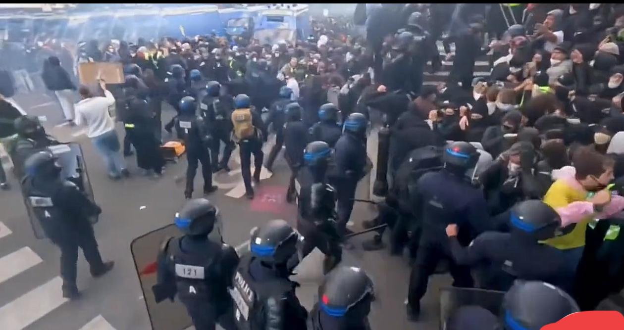 法国暴乱场景，看上去规模空前，开始镇压，从客观角度讲，民众应该保持克制，不能让别