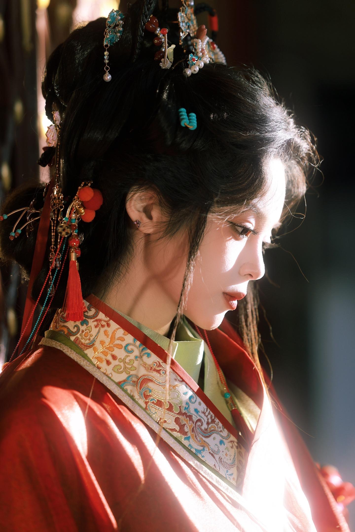 “合眼见神佛”喜欢！新年小神仙来啦 🧚‍♀️：  💄