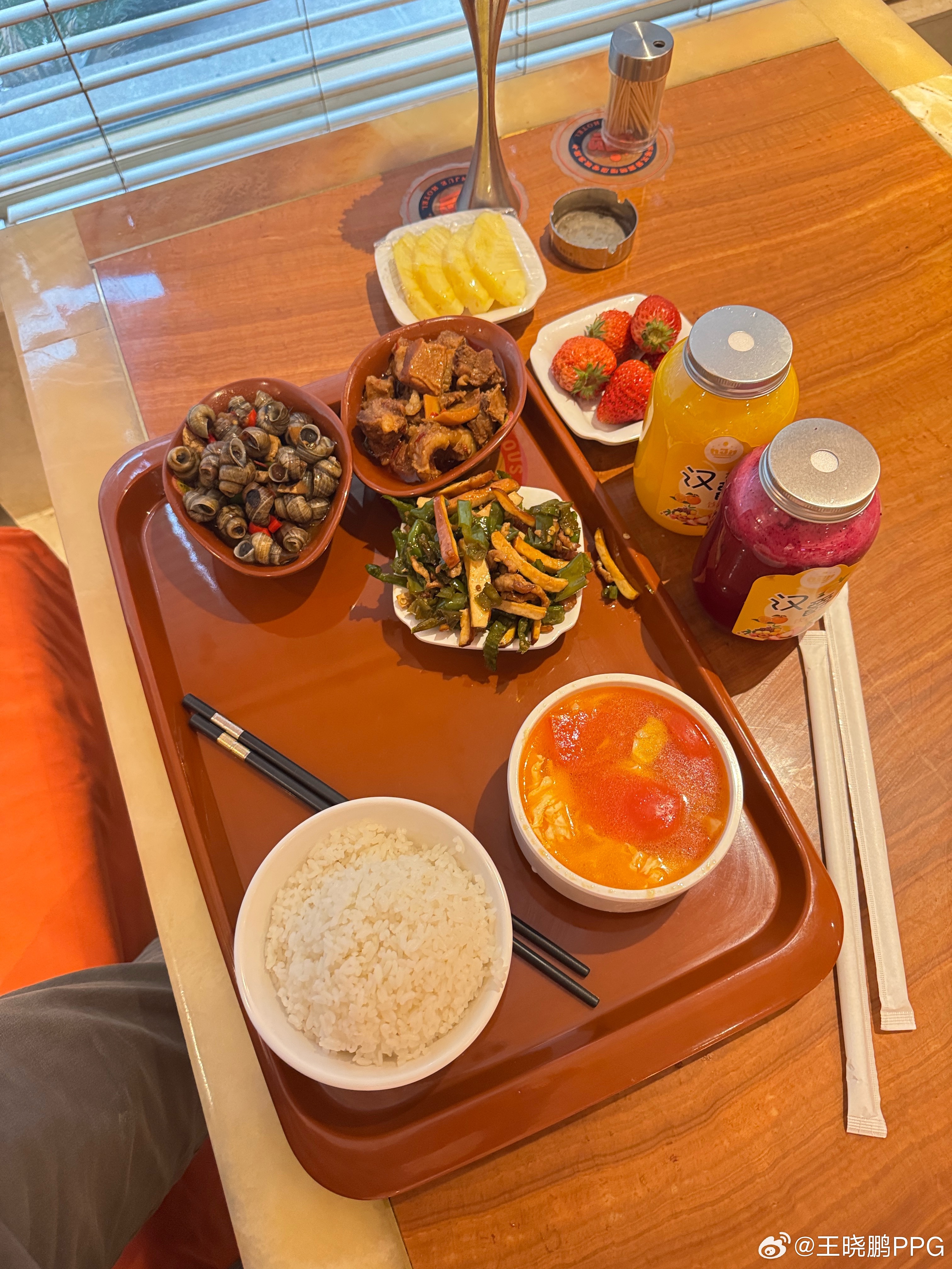 瑞子还是太实在了可能芜湖这种城市没有染上沪上习气还是保留着劳动人民的朴实吧这堆菜