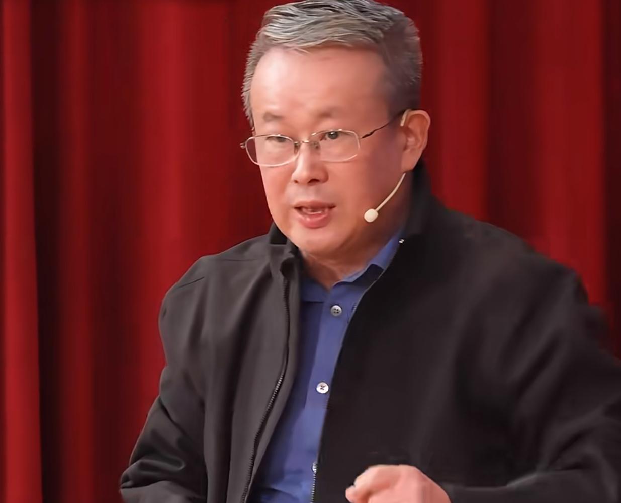 项立刚这次可捅了马蜂窝，

一句“钱哪来了的”，

看似简单的问题，却让一群人避