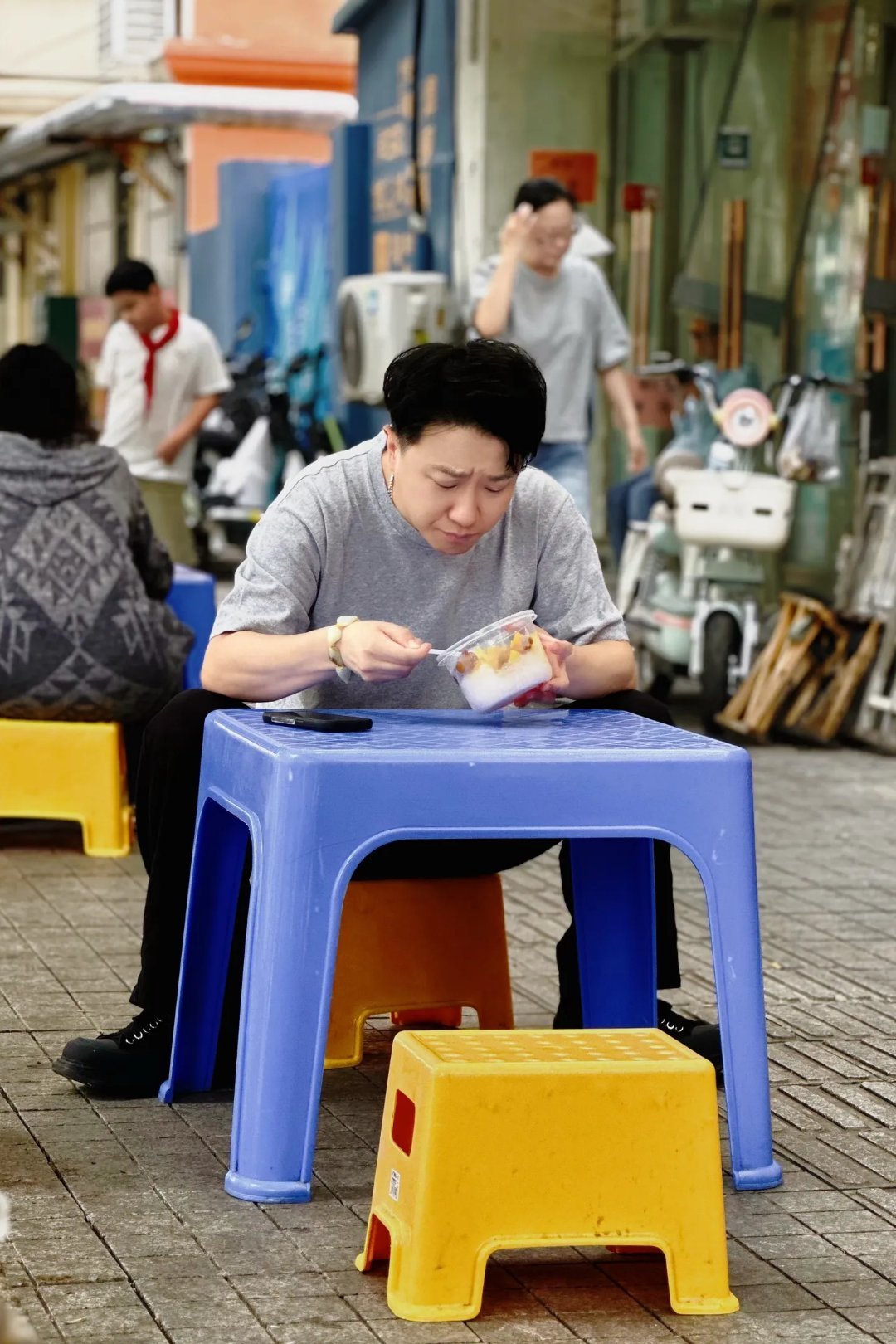 这是什么活动？张鹤擎和裘英俊。 
