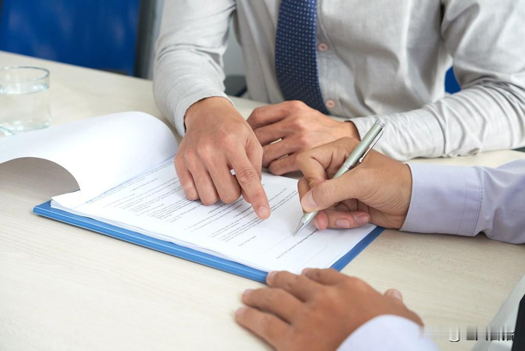 现有法律对以下四种人的惩罚力度远远不够：

一、碰瓷的人。一经查明，往往只停留于