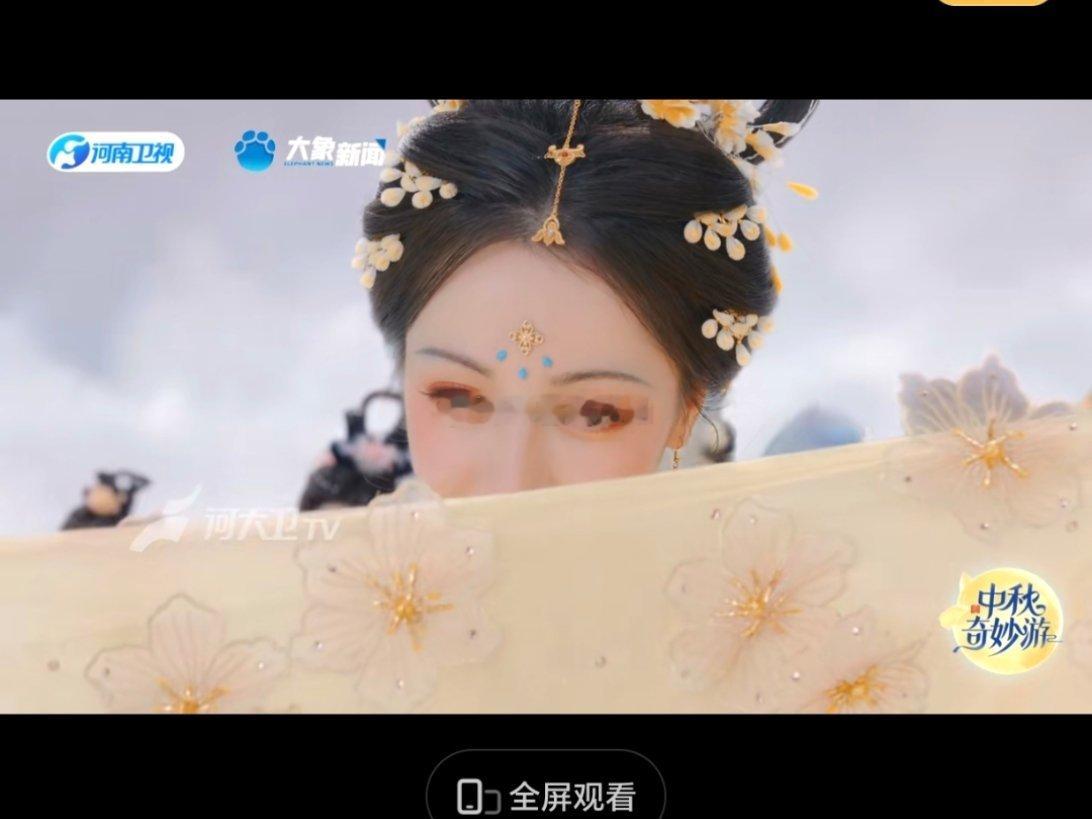 被迪丽热巴天女散花惊艳了迪丽热巴中式意境拉满看迪丽热巴演绎天女散花，才懂什么叫“