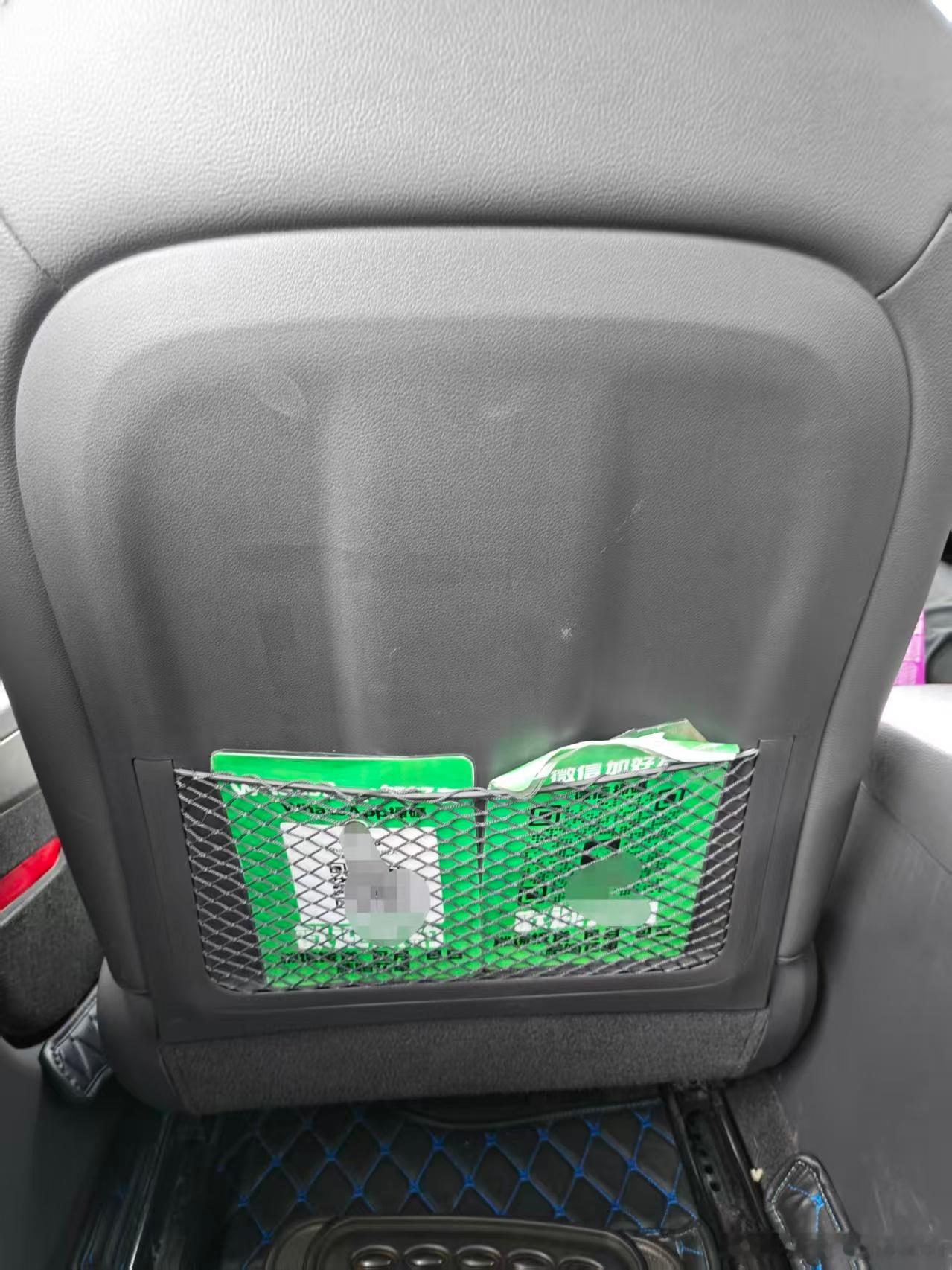 这回来香港，有网约车了。车上还有微信加好友包车的。香港