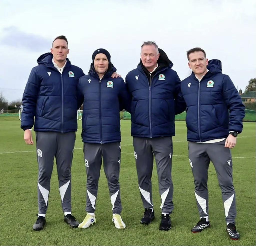 33岁的前曼联后卫菲尔·琼斯重回布莱克本，以助理教练的身份加入球队的教练组，辅佐