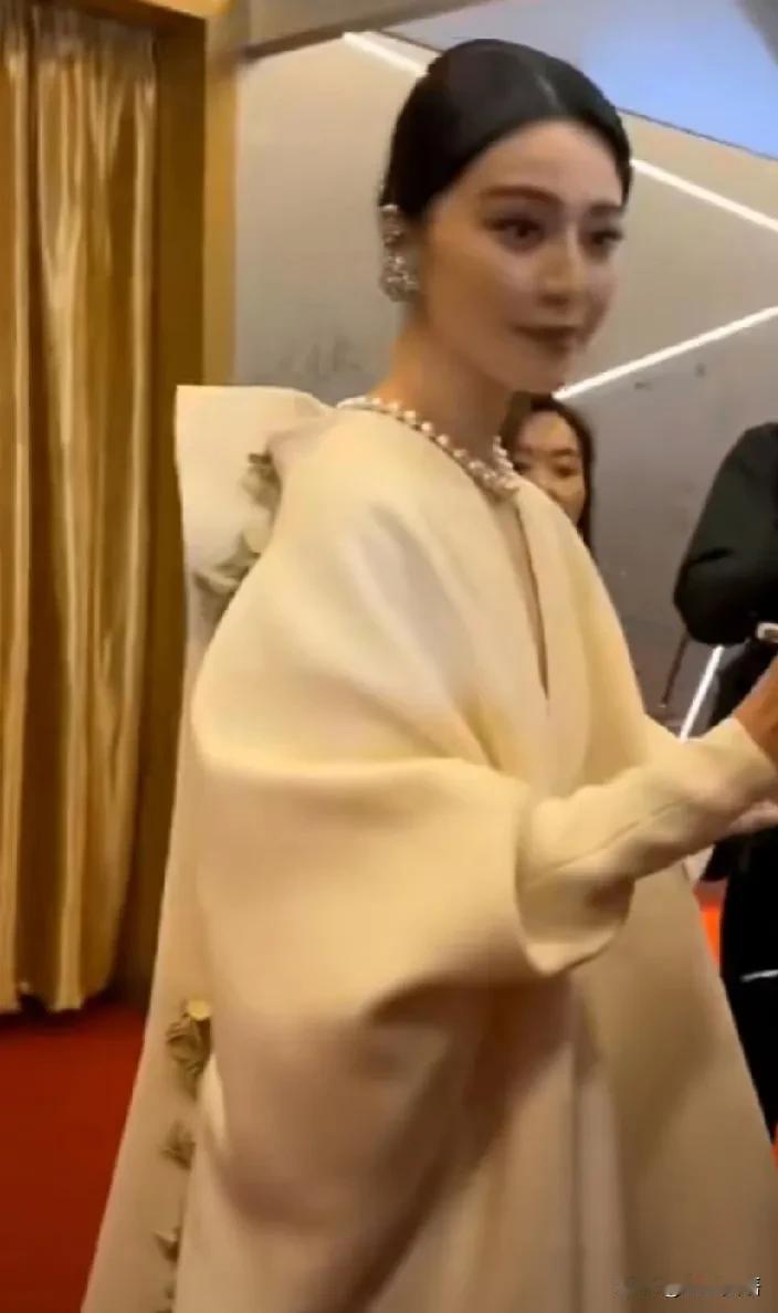 这美人儿颜值还是挺在线呀[赞]
不过，我还是喜欢刘亦菲那种美女[呲牙]
#记录我