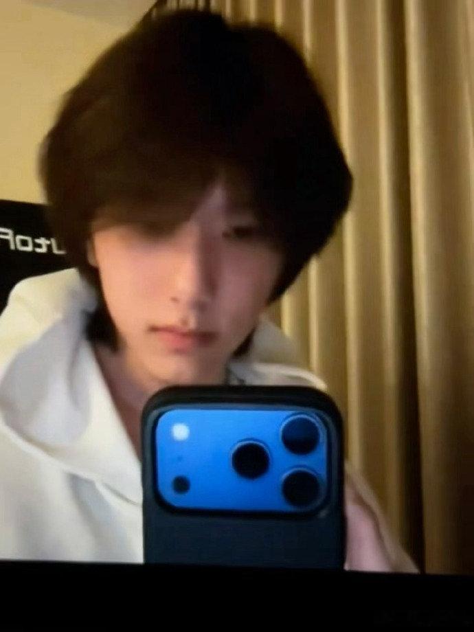 马柏全骨相的权威马柏全素颜营业🈶！素颜怼脸直出！帅到心巴上的程度，骨相封神不是