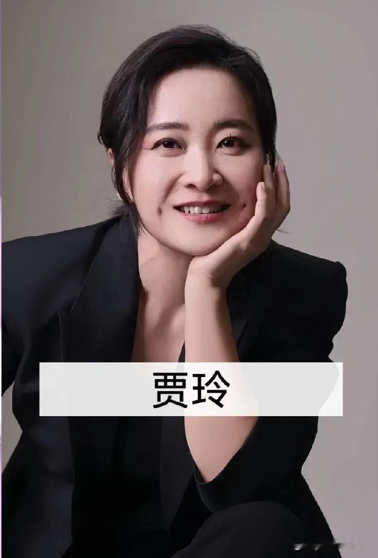 侯林林、贾玲、张小斐、刘涛、宋宁、王彤——这些名字，是冯巩的弟子。冯巩是春晚的“