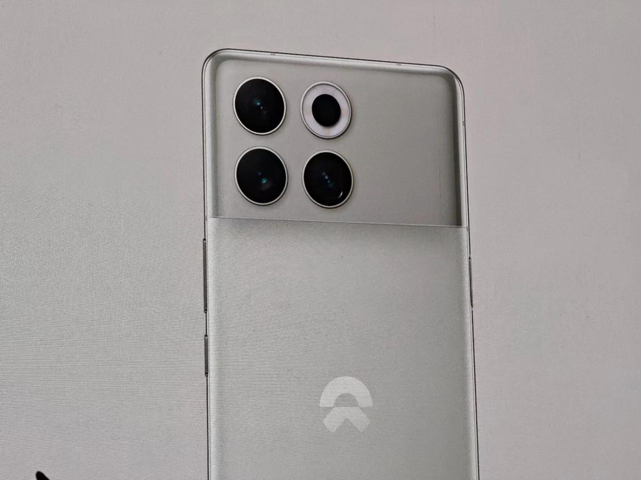 蔚来首款手机NIO Phone正式发布了，这个设计估计一加看了都懵逼[捂脸]甚至