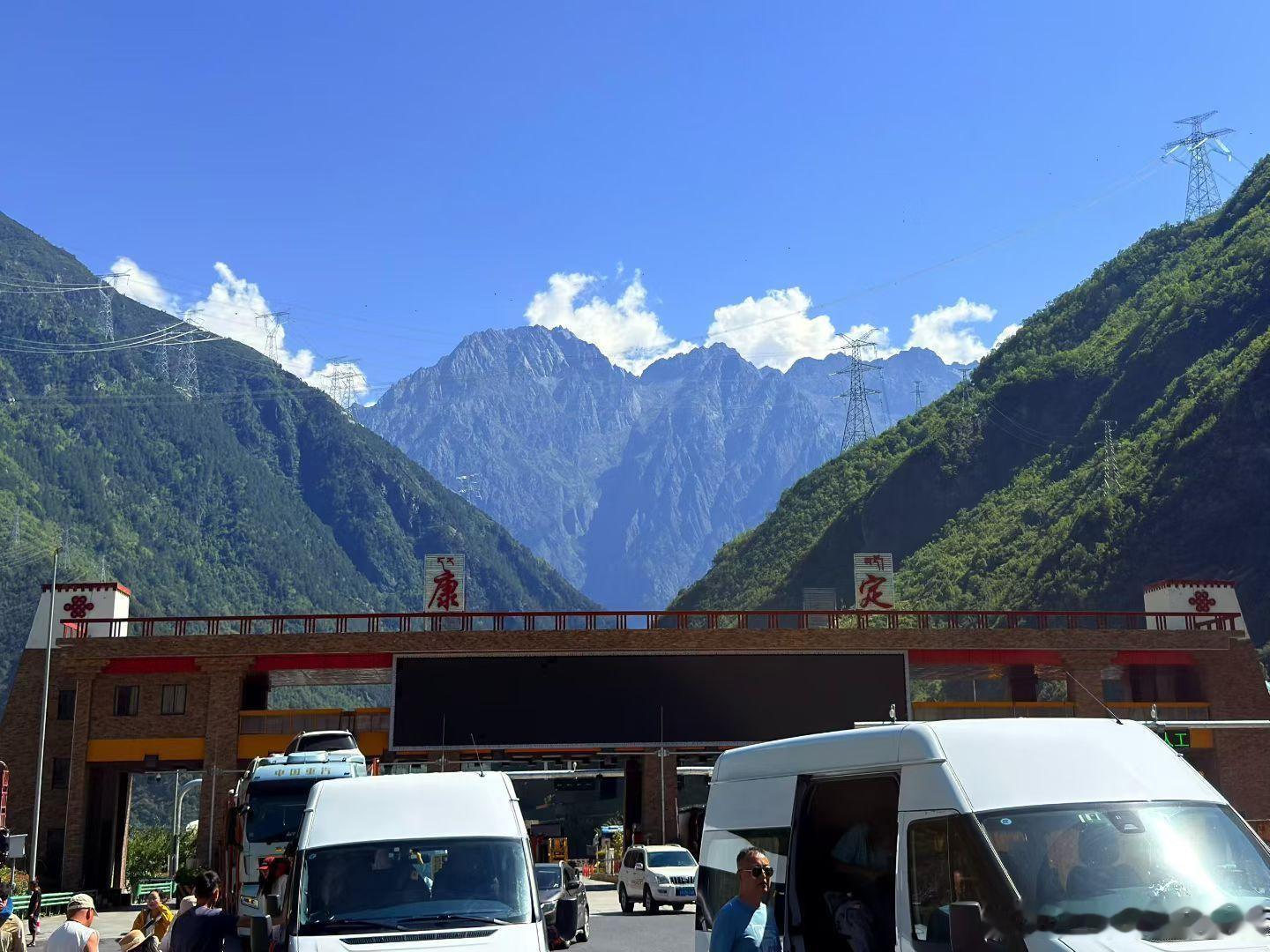 自己去不了川西让少爷带着我的眼睛去旅行，真的挺美的，但是高反也是非常人能接受的，