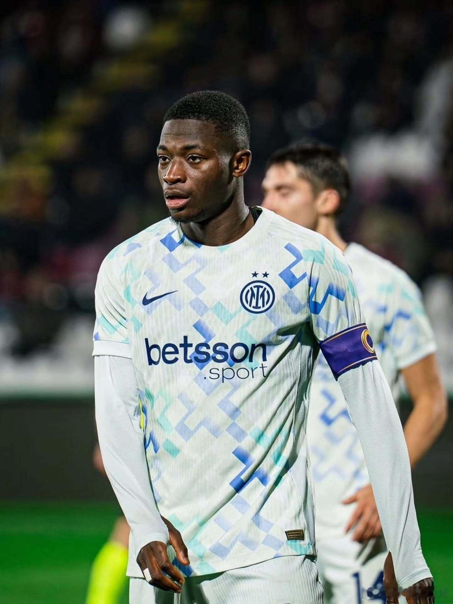 国际米兰瑰宝！卡马特本赛季闯入意丙1v1成功次数TOP10榜单，以184次成功对